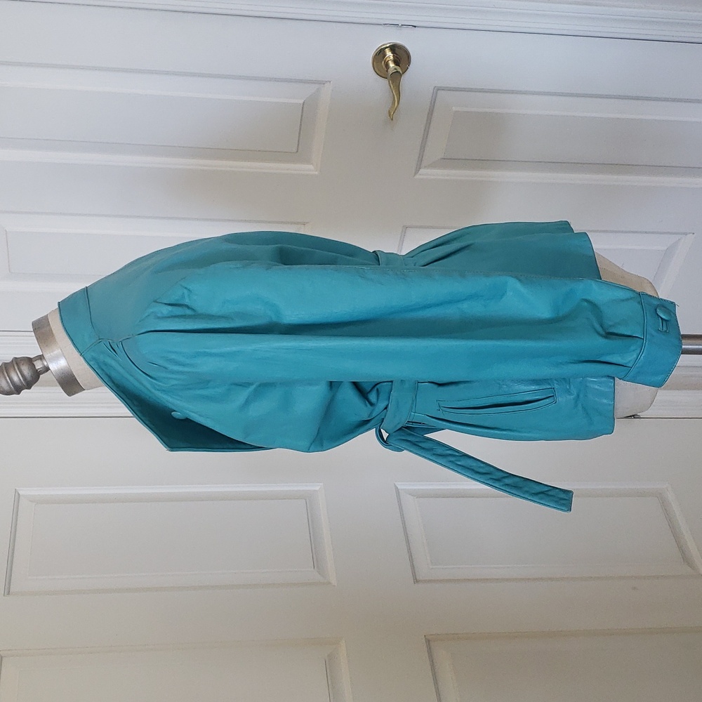 Vintage 80's Turquoise Leather Belted Jacket • Sculpted Shoulders • SIZE SMALL - Picture 11 of 16
